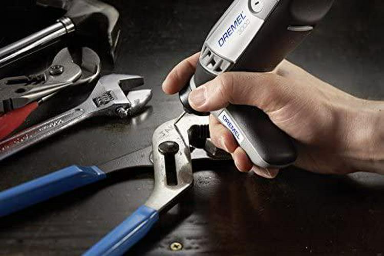 Dremel 3000 Rotary Tool 130 W, Multi Tool Kit with 1 Attachment 25 Accessories, Variable Speed 10.000-33.000 RPM