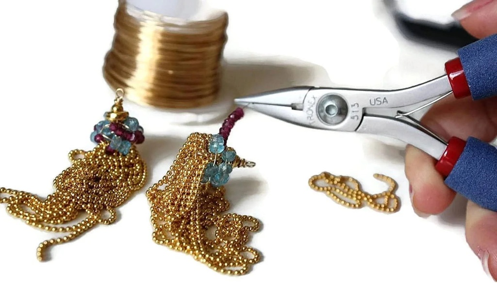 pliers-chain-nose-short-smooth-jaw-long-ergonomic-handles-p713-09-d89ce0e6c9c5a1b86d8d38579634afb5.jpg