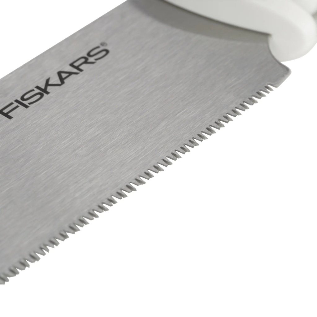 fiskars-precision-handsaw-7-inch-1-each-132200-1002-05-3b941e6eff5084158386939473ad1219.jpg