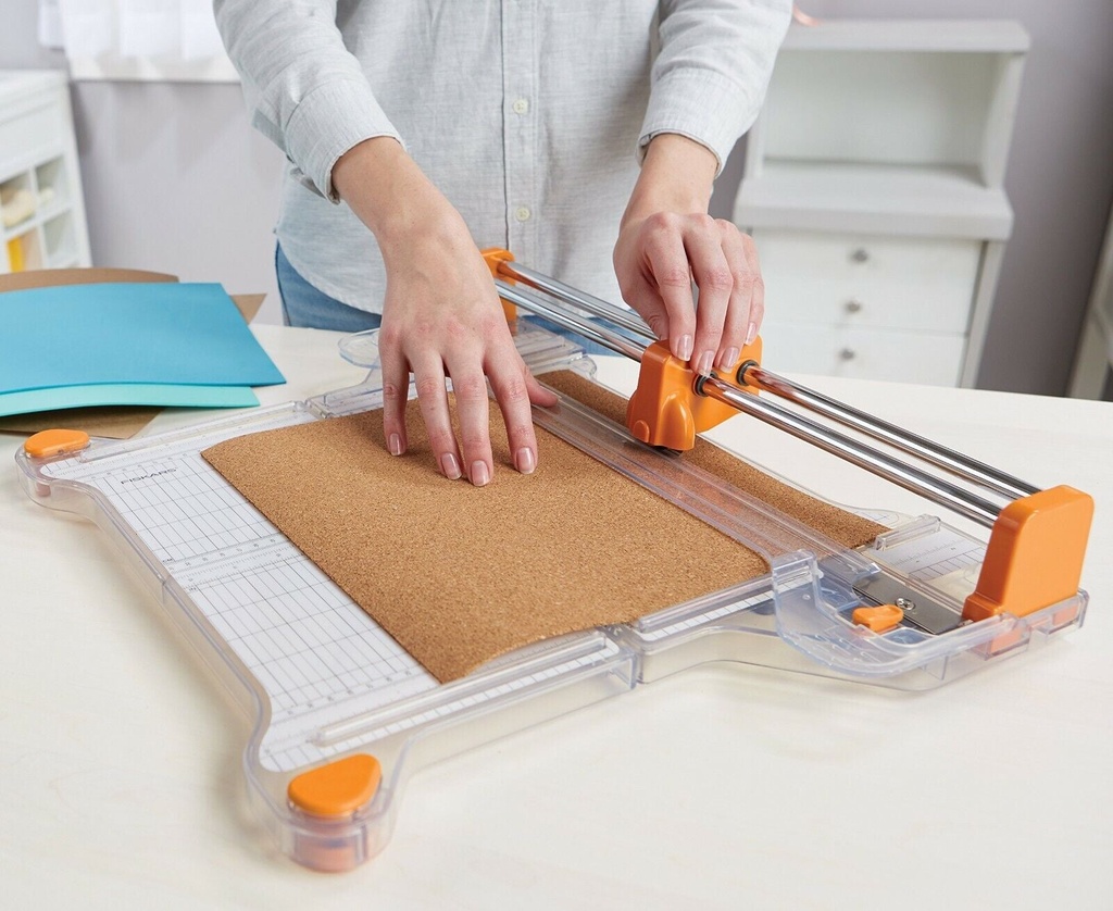 fiskars-procision-rotary-bypass-trimmer-12-inch-03-e048ac2baf999d89e069444ff4b78ec9.jpg