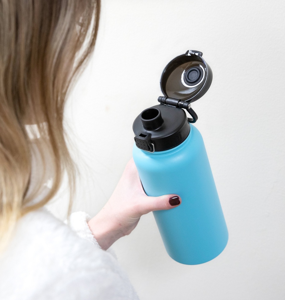 mira-32-oz-insulated-stainless-steel-water-bottle-thermos-flask-one-touch-spout-lid-cap-hawaiian-blue-06-6680267f-167a-4679-80da-de31f84761a0_2.c8c9901d5e8f32e06cae406675494aa4.jpg