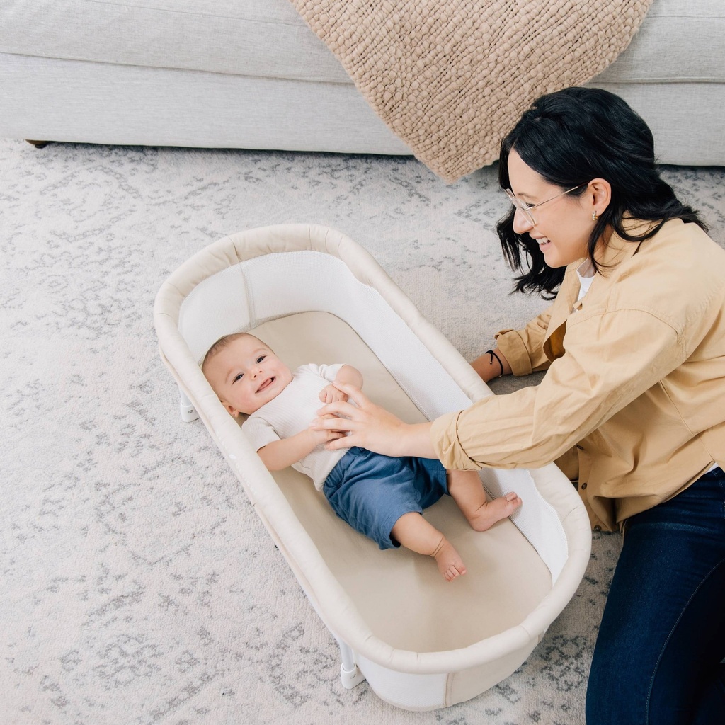 snuggle-nest-portable-infant-bassinet-organic-02-79529ae4-9767-4acc-9ac8-04dc45167a56.43cd502117158ff0e6e6d3f089b4e64a.jpg