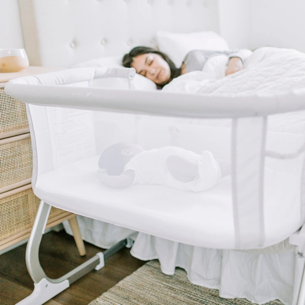 baby-delight-beside-me-dreamer-bassinet-bedside-sleeper-driftwood-gray-ages-0-5-months-unisex-07-36189730dc401ff50f2b1336bd8da285.jpg