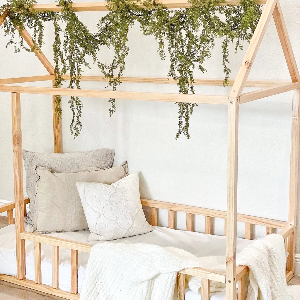 2mamabees-montessori-house-bed-with-rails-twin-10-8ba20909d863dd271370170cb5047b55.jpg