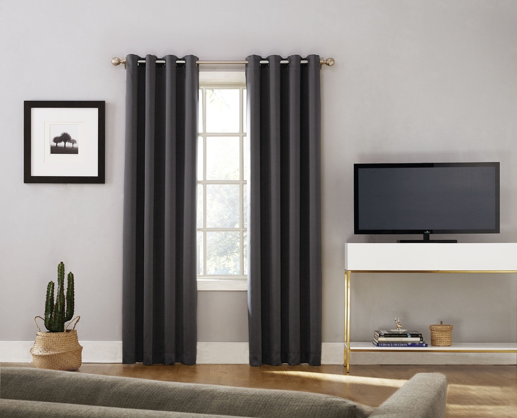sun-zero-oslo-theater-grade-100-blackout-grommet-curtain-panel-52-x-84-coal-black-05-5b2599f6-135e-41ea-8a0f-70f594d8ed95_4.51a381ecf3d02e948feef10fec6a5c60.jpg