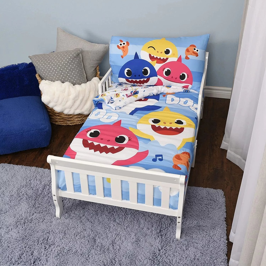baby-shark-toddler-bedding-sheet-set-3-piece-set-for-kids-with-reversible-comforter-04-21208d282fb6117a1f7bf82e088a6b20.jpg