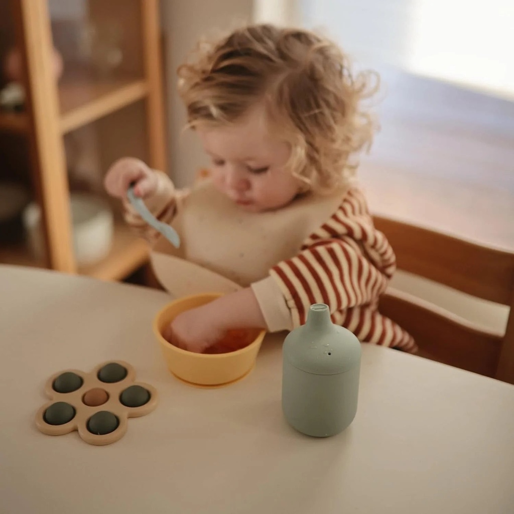 mushie-silicone-sippy-cup-tradewinds-leak-proof-straw-cup-toddlers-6-months-unisex-6-fl-oz-05-2033880b9a18ad2bb41e6b8cef49ba4a.jpg