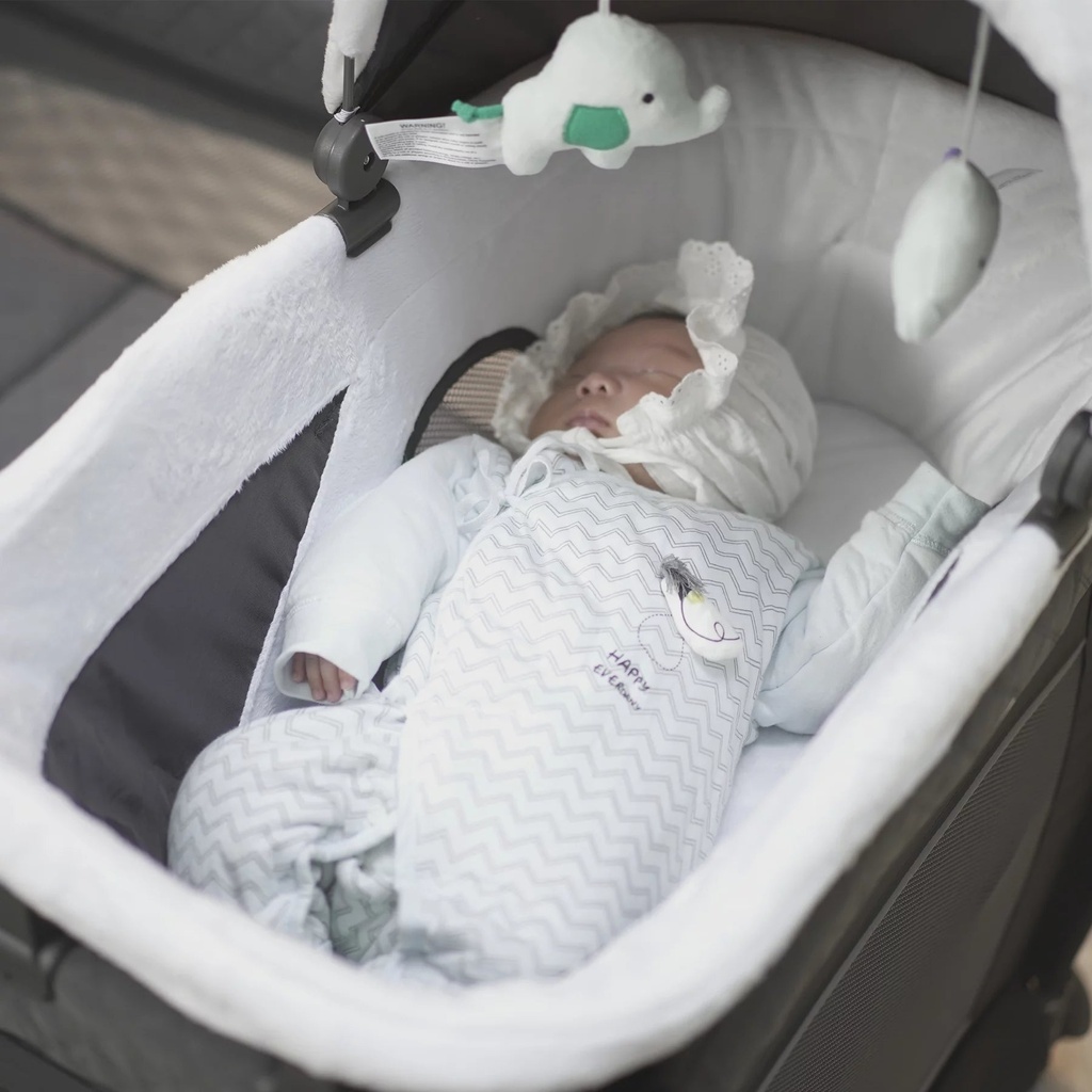 pamo-babe-unisex-nursery-center-baby-playard-with-bassinet-changing-table-0-36-months-10-b488de23fec0f219cc539133b50cbc6e.jpg