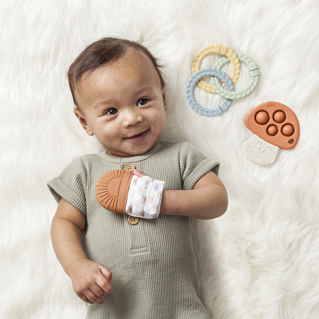 itzy-ritzy-teether-toy-unisex-gift-set-mushroom-0-months-03-47c2f0ef-9e66-4165-b45d-ea9bf8c33718.1b22d9ed67306ce28b06eb3d88ec82a7.jpg