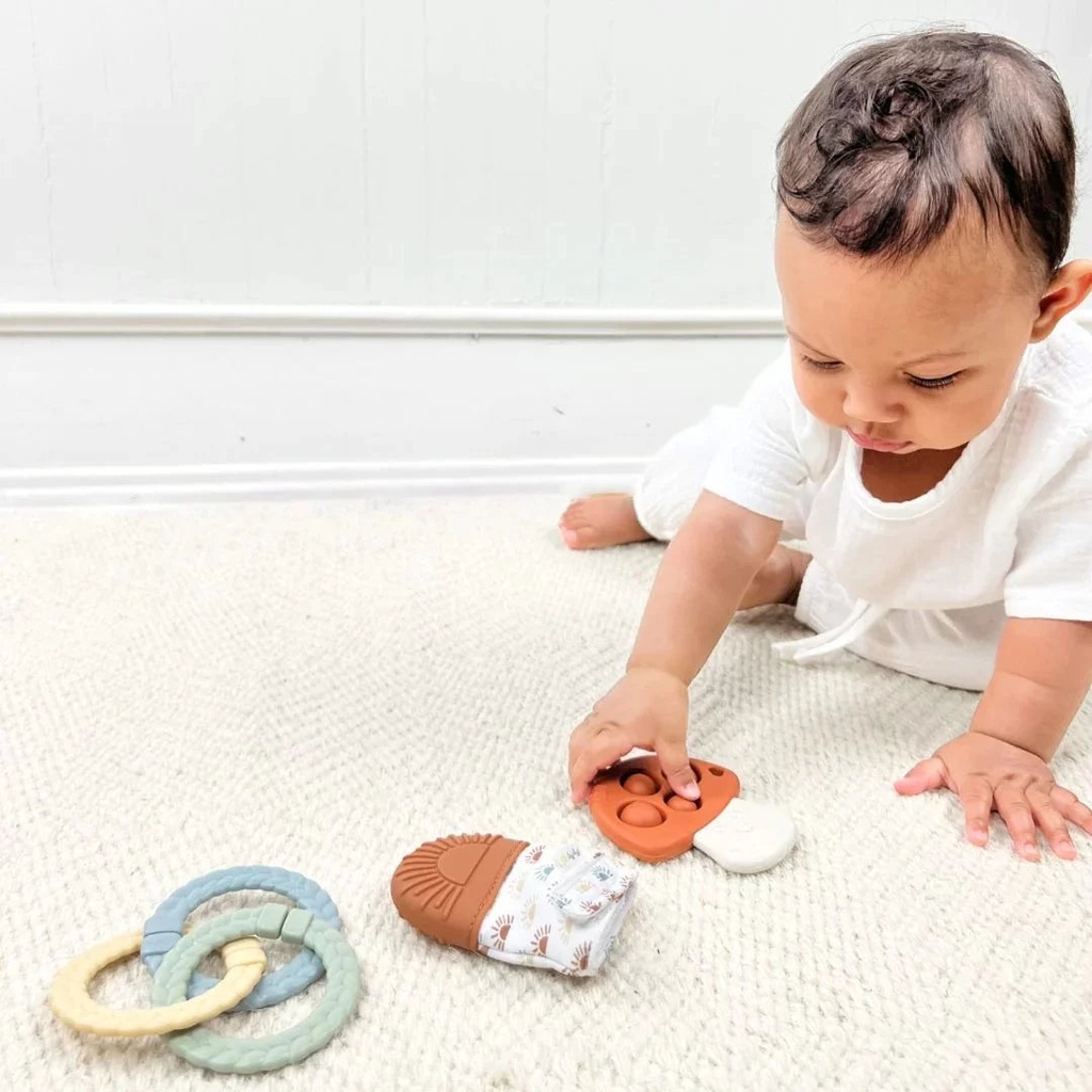 itzy-ritzy-teether-toy-unisex-gift-set-mushroom-0-months-04-3e848670f25bb6bb418c695bd7682a2f.jpg