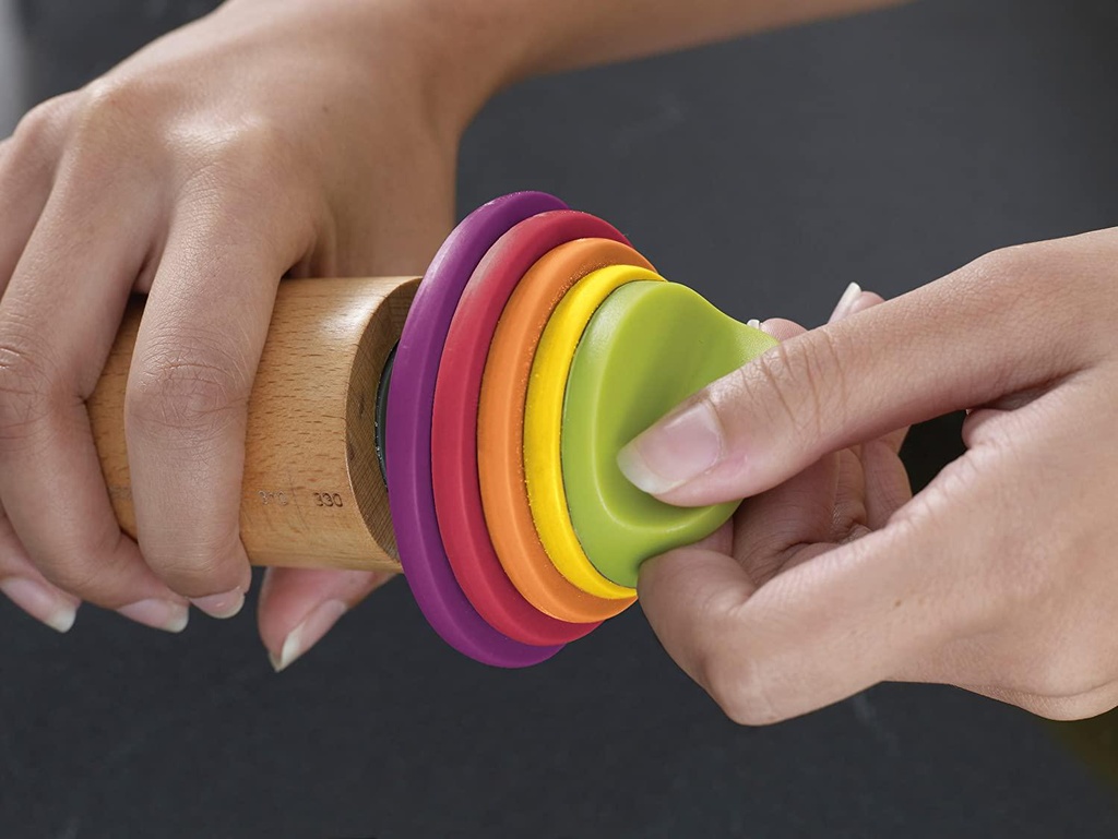 joseph-joseph-adjustable-rolling-pin-multi-colour-04-Joseph_Joseph_Adjust_b35766d413e30a7d7f2287467ad2a1ab.jpg