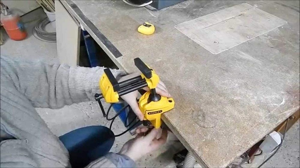 stanley-multi-angle-vice-05-c99ea5805d6f18b22ca6d1bade176f18.jpg
