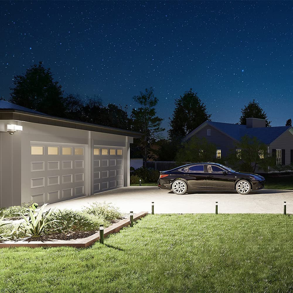 security-floodlight-pro-2k-360-degree-pan-and-tilt-coverage-2k-full-hd-smart-lighting-weatherproof-on-device-ai-no-monthly-fee-white-t8423c21-06-e33fe86ee6daa3650333c889da1899f4.jpg