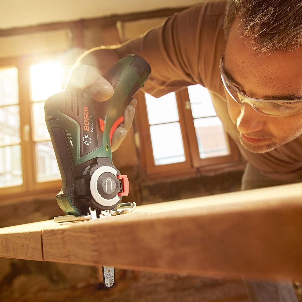 bosch-cordless-micro-nanoblade-saw-easy-cut-12-1-battery-12-volt-system-2-5-ah-in-case-1-03-500d9f30651a5b615507c5b33d24bb95.jpg