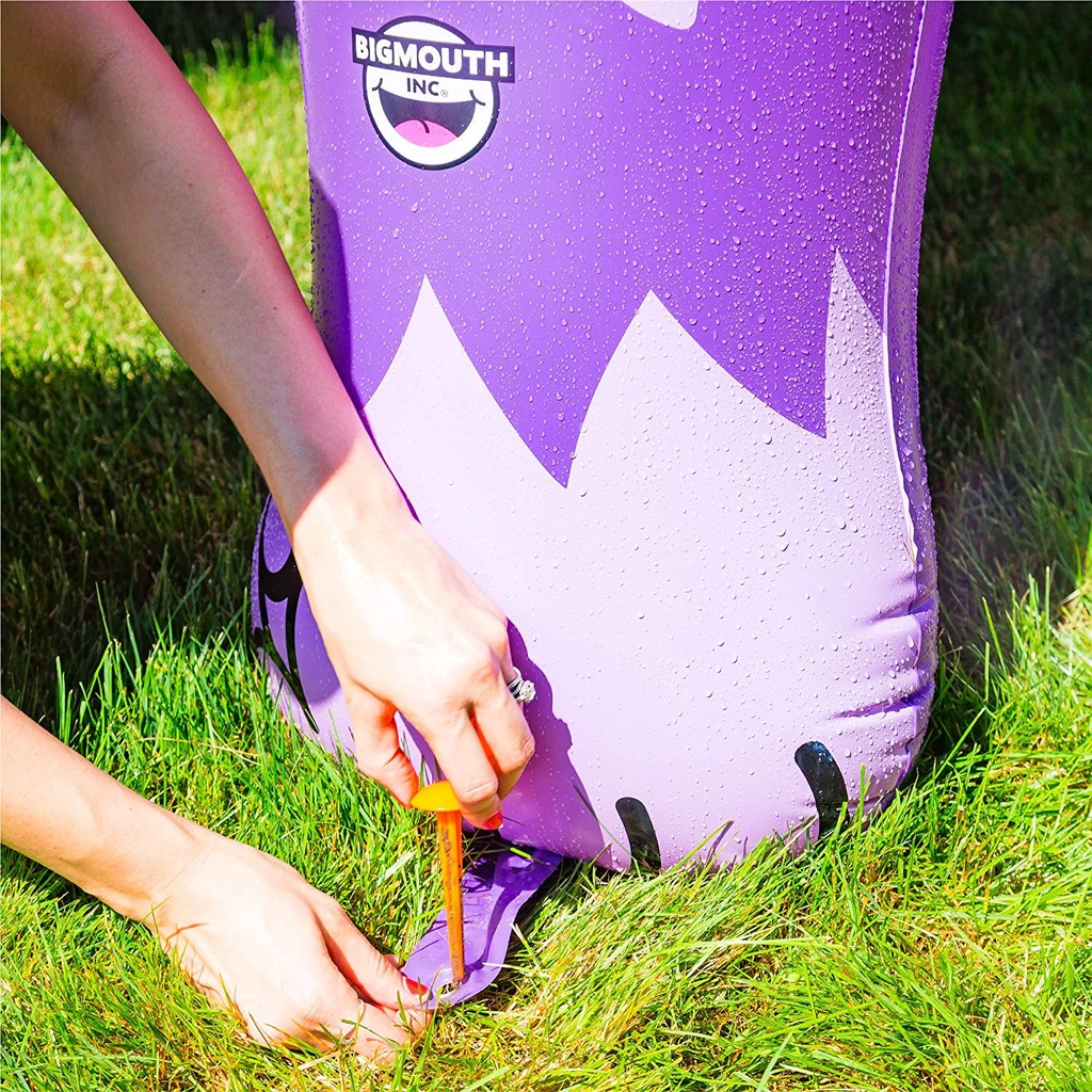 bigmouth-inc-ginormous-inflatable-purple-ape-yard-summer-sprinkler-stands-over-6-feet-tall-perfect-gorilla-for-summer-fun-05-BigMouth_Inc_Ginormo_9c9da94b8d6507261f35d48e3a66d1b4.jpg