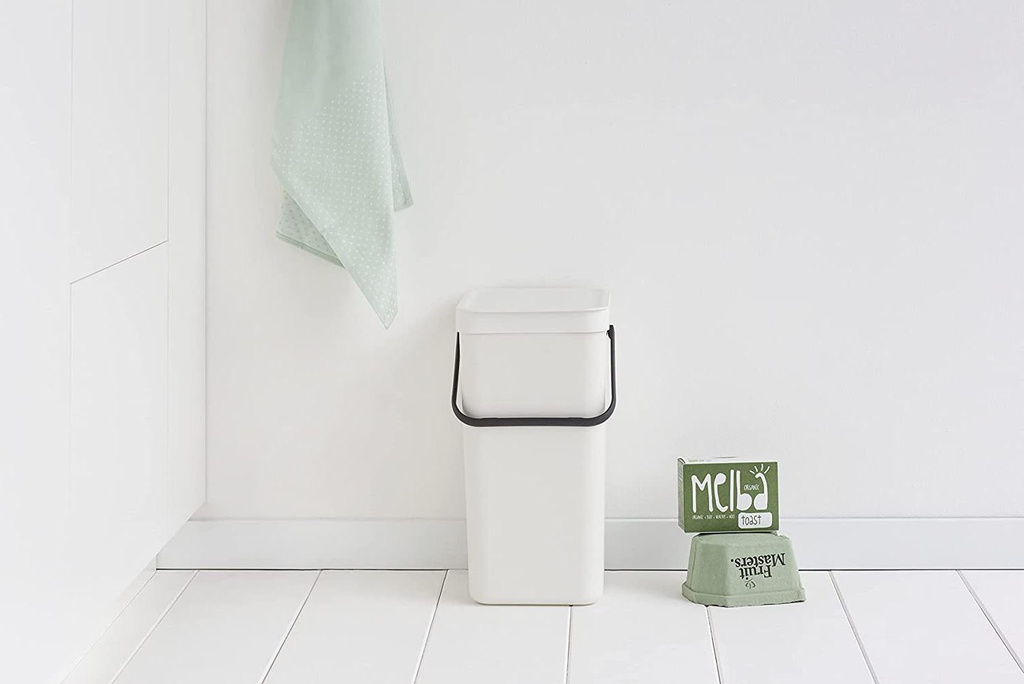 brabantia-109942-sort-and-go-waste-bin-16-litre-capacity-white-07-Brabantia_109942_Sor_b7c3705e5d493c223532256ed7733819.jpg