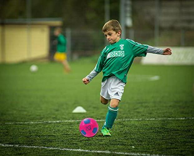 macro-giant-6-inch-diameter-safe-soft-foam-soccer-set-of-4-beginner-training-practice-kickball-kids-toys-02-Macro_Giant_6_inch_D_dbae41bd53ba11b1e2ffd646cbf81ada.jpg