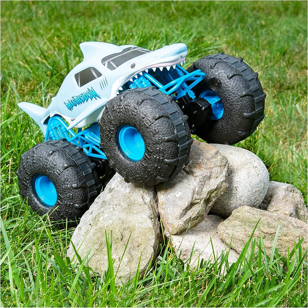 monster-jam-official-megalodon-storm-all-terrain-remote-control-monster-truck-1-15-scale-05-Monster_Jam_Official_d9ae6a065293957544705e57b91f5f86.jpg