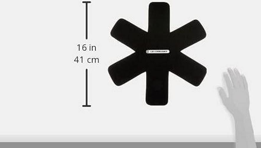 le-creuset-accessories-pan-protectors-set-of-3-black-04-Le_Creuset_Accessori_2870b30a2c5f3ff26f96723d5538bc0c.jpg