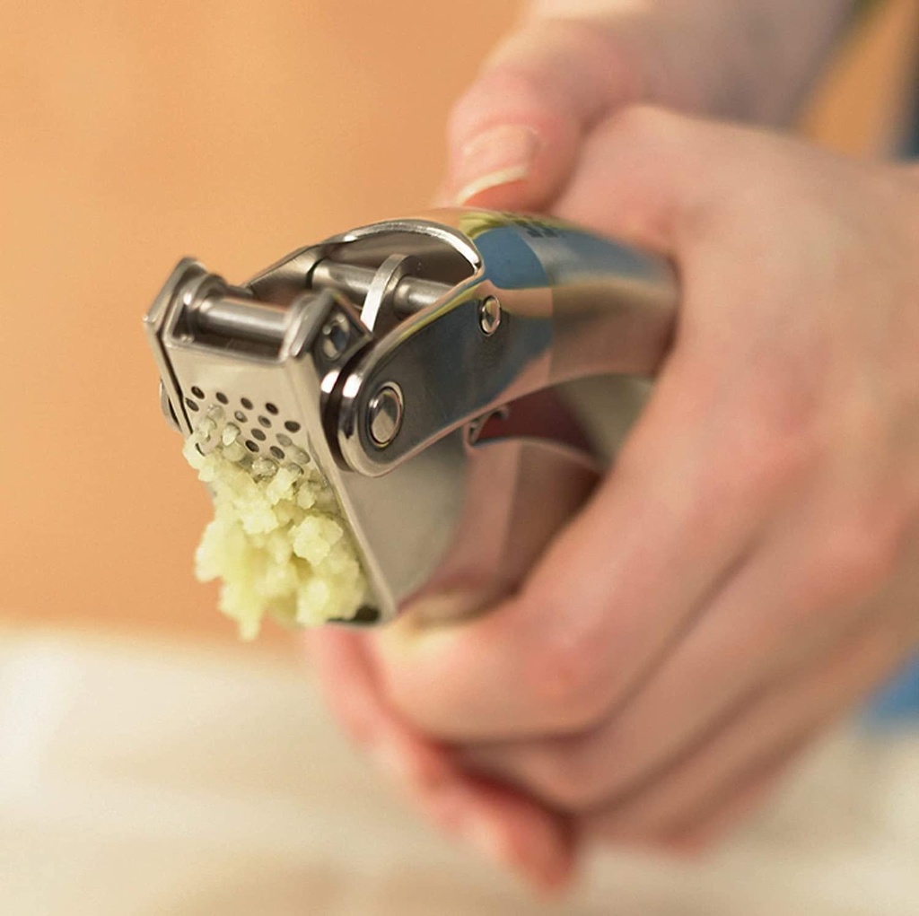 kuhn-rikon-epicurean-garlic-press-stainless-steel-6-5-x-1-x-1-5-inches-silver-04-Kuhn_Rikon_Epicurean_53d986359c2807bad0c31f8777fc937f.jpg