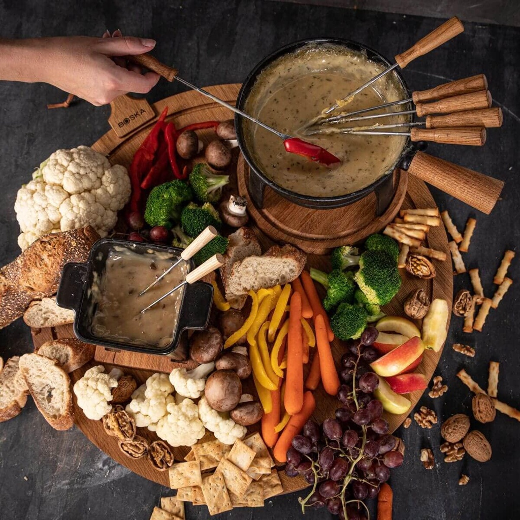 boska-fondue-set-pro-l-complete-cheese-fondue-set-suitable-for-every-stove-robust-cast-iron-black-1-8-liter-04-Boska_Fondue_Set_Pro_59de86e5f5f6e3d488ea1074c7196cec.jpg