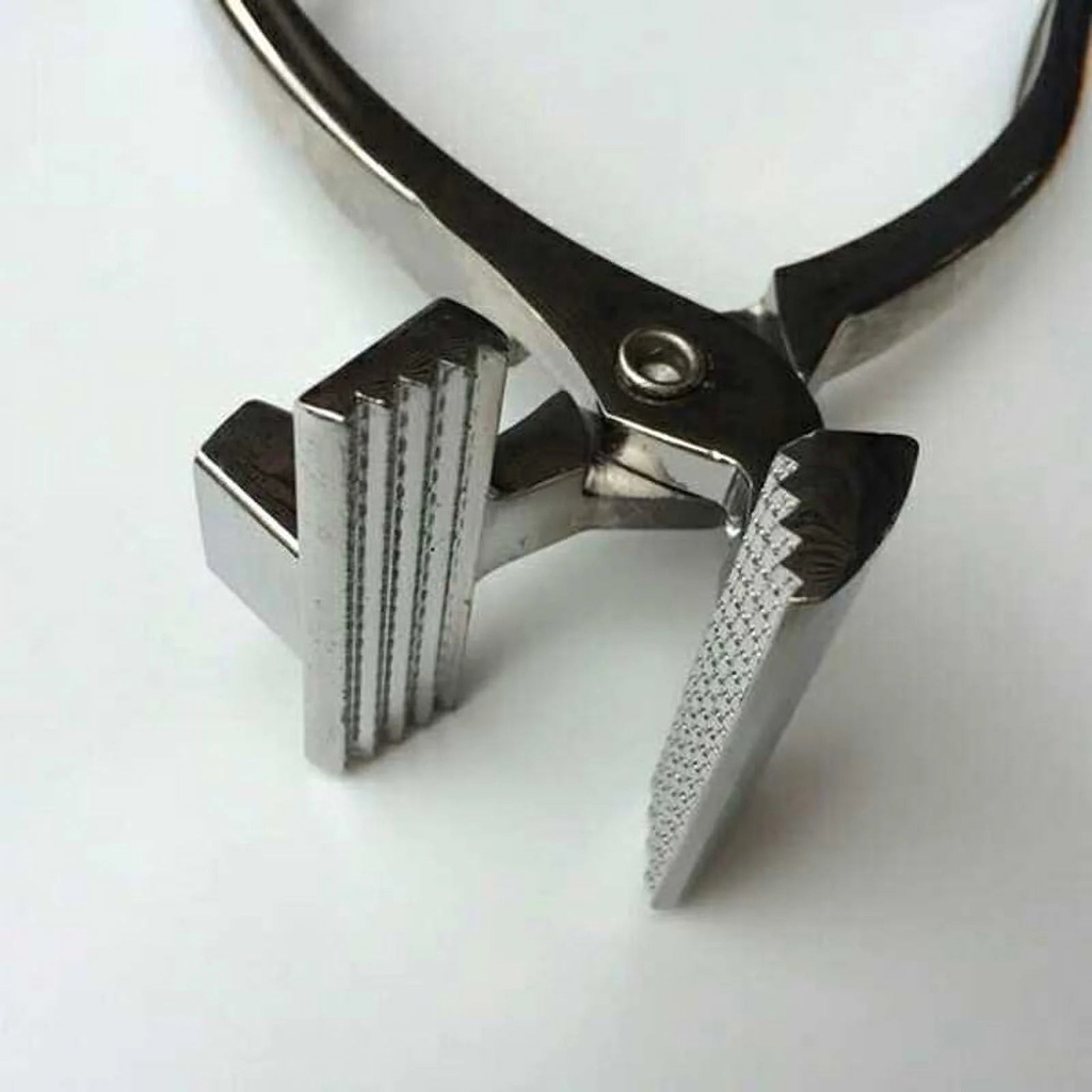 chrome-canvas-stretching-pliers-for-stretcher-artist-framing-tool-06-80a04b6bd9ff411fd8927738247582d8.jpg