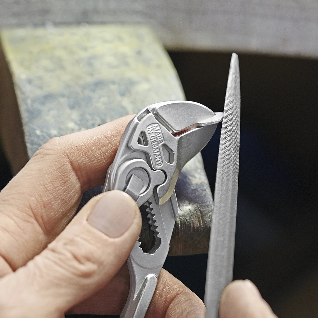 knipex-tools-86-03-125-5-inch-mini-pliers-wrench-04-d071f2ebc30530e7076c50d27d832ff8.jpg