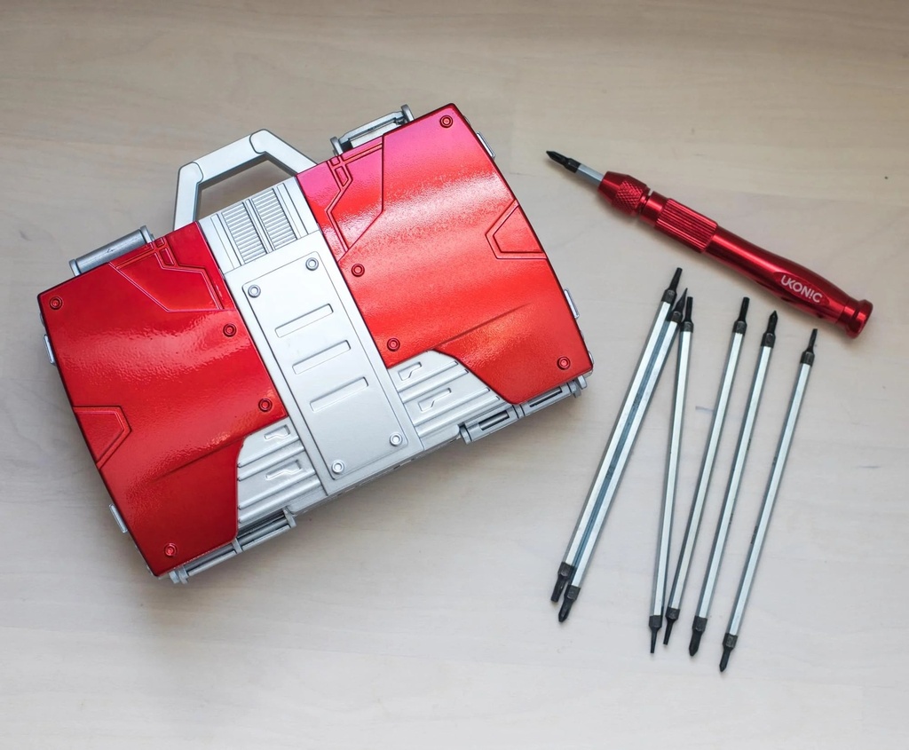 marvel-iron-man-2-replica-briefcase-7-piece-screwdriver-set-tool-kit-06-df1ae8ad1806db423f430e4b738ac8e1.jpg
