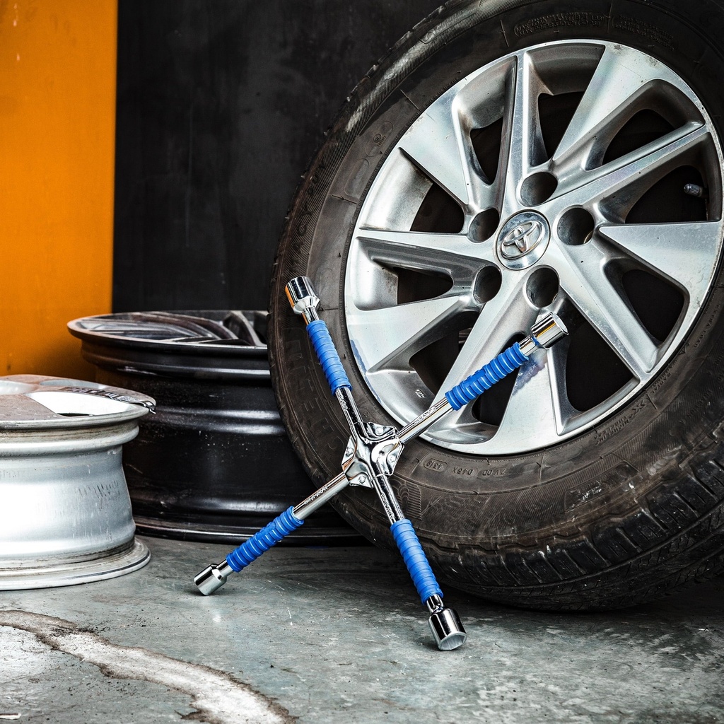 cartman-automotive-16-inch-universal-heavy-duty-lug-wrench-non-slip-4-way-tire-iron-wrench-05-df90e19afe77e4890dd2d0865a8f296b.jpg