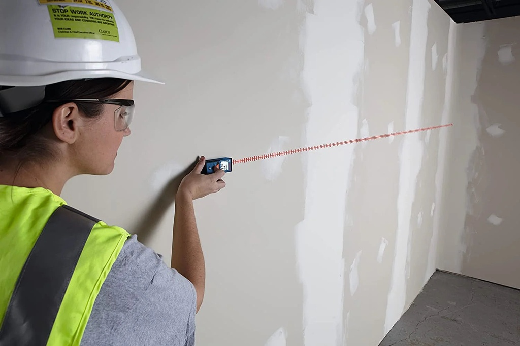 bosch-blaze-pro-165-foot-handheld-digital-backlit-laser-measure-tool-04-ee68188cef51a148c4b081630a50d607.jpg