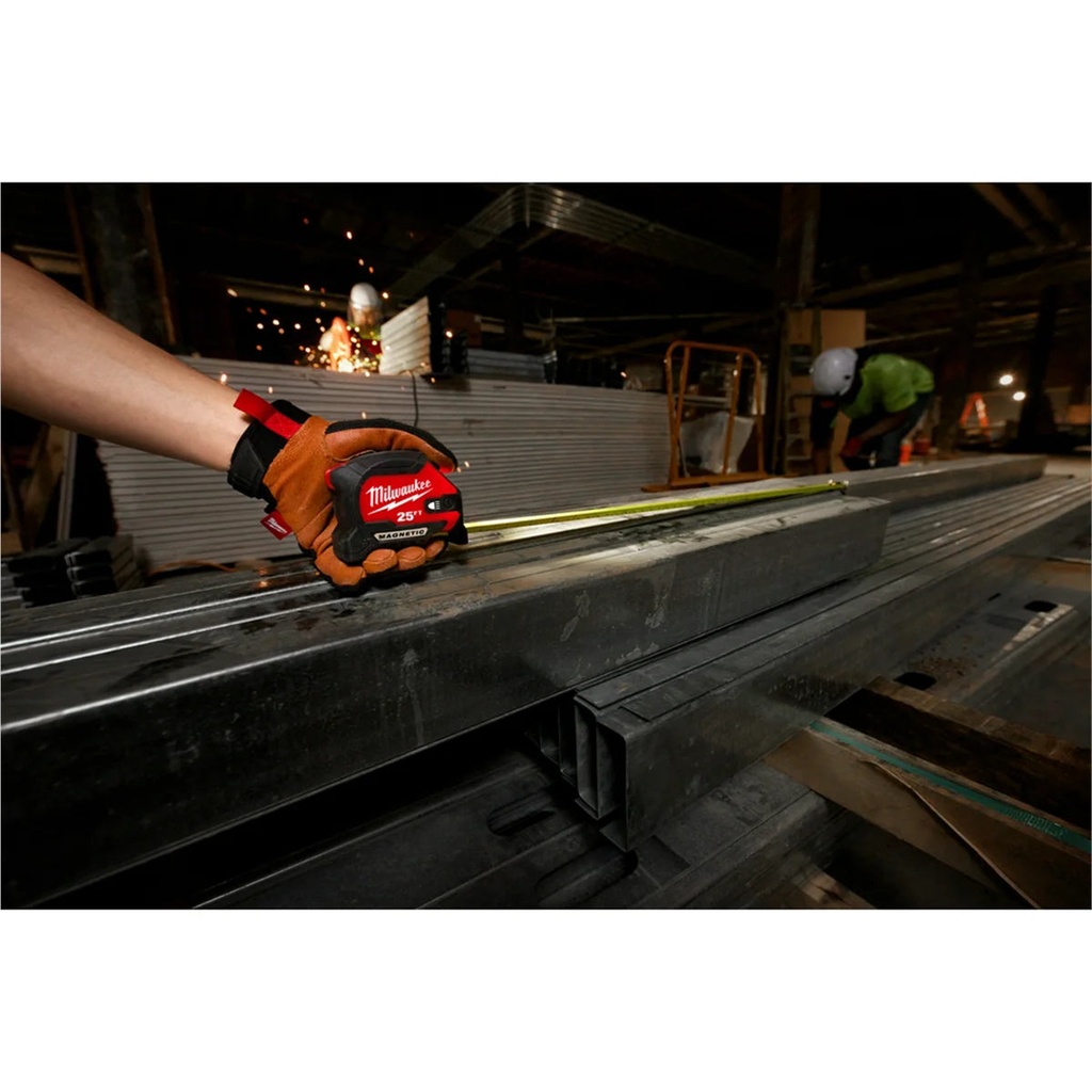 milwaukee-25ft-compact-wide-blade-magnetic-tape-measure-w-rechargeable-100l-light-08-135acc33519902a7694937f70e3afb79.jpg
