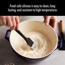 staub-silicone-with-wood-handle-cooking-utensil-spatula-04-726bd3ca0d03f3e01d4a9a4bfe043691.jpg