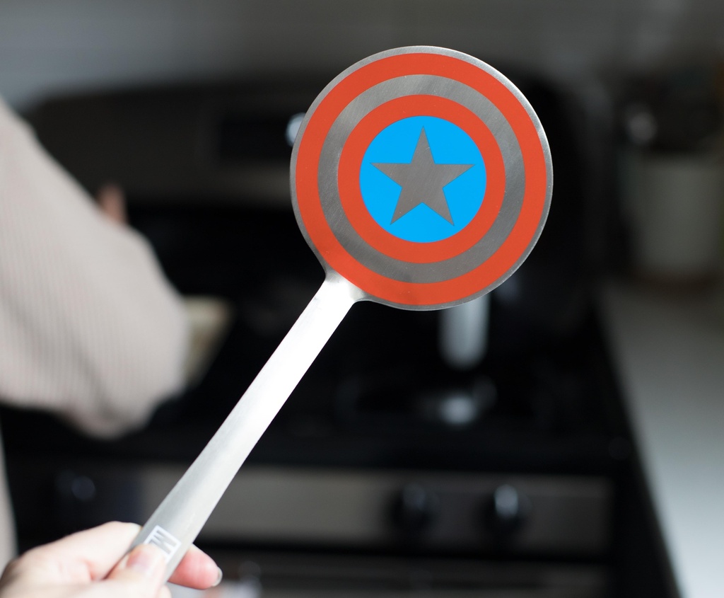 marvel-captain-america-shield-colored-spatula-04-0b8a53a6-c8b5-4f50-adac-b2f38316fa6d.8ec28158e9b6057bdbb54631e069616b.jpg