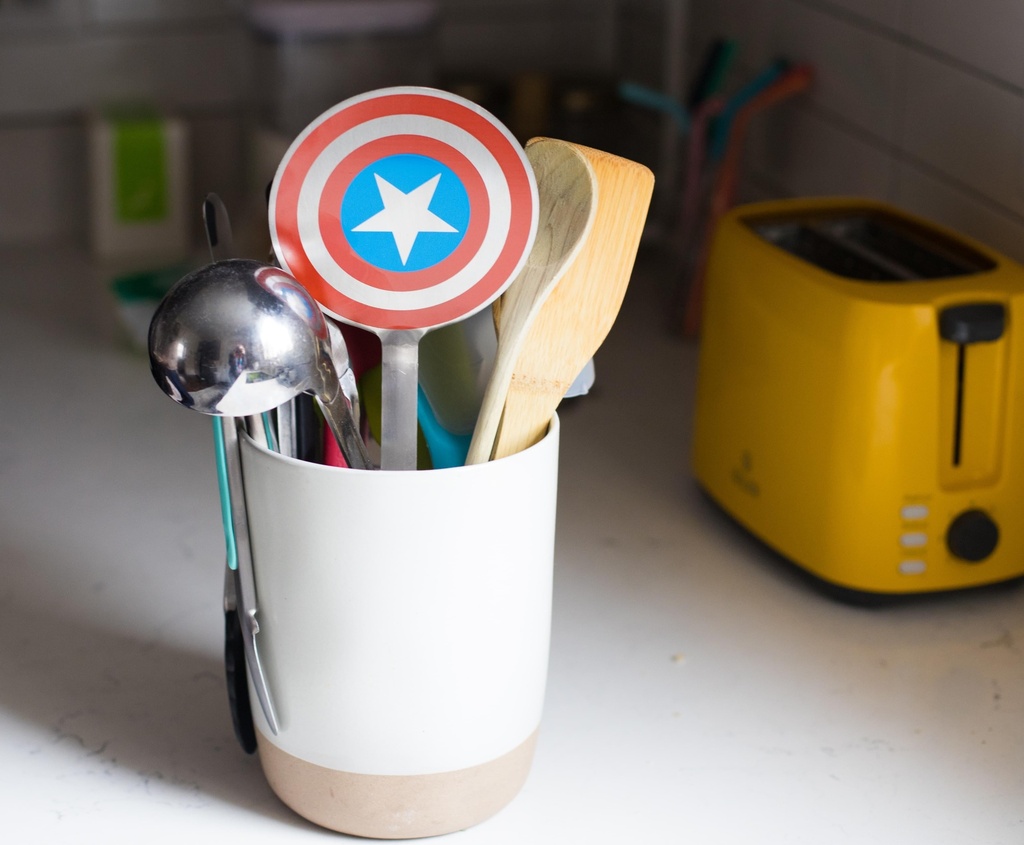 marvel-captain-america-shield-colored-spatula-05-93f72e33-c79c-48a1-b784-059718b13e62.d9cd6949ab2b634279aaf65ae6edf8ab.jpg