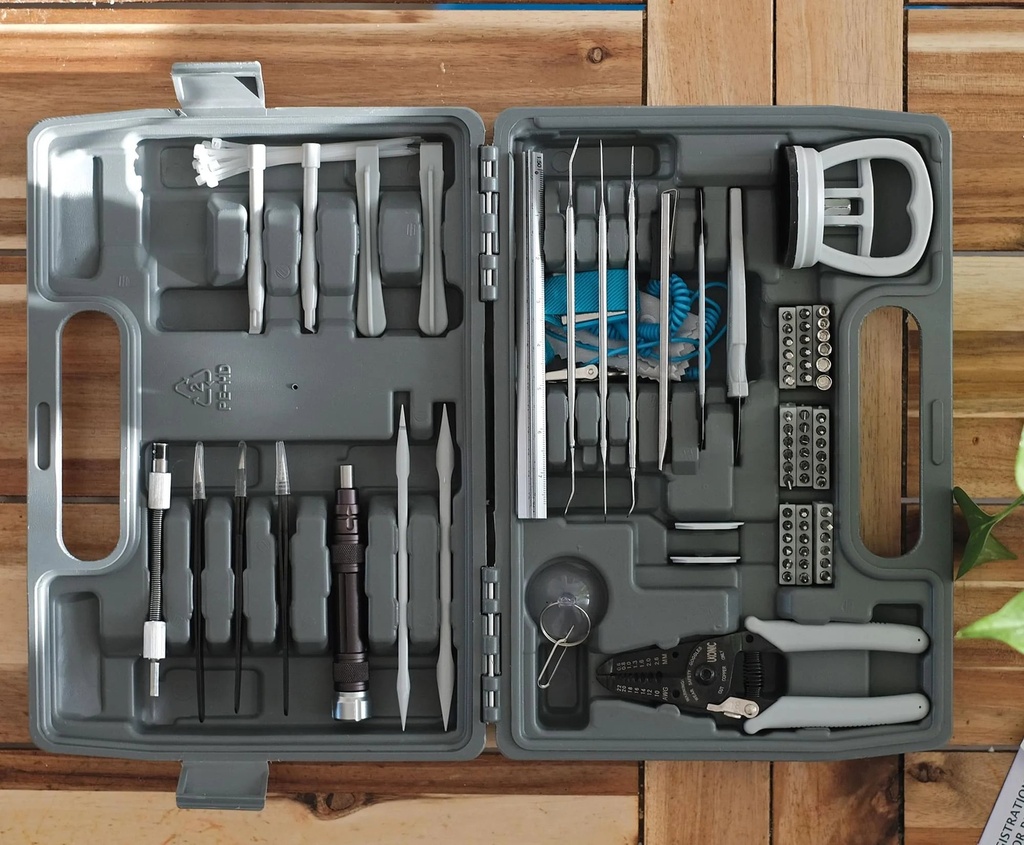 star-trek-the-next-generation-100-piece-engineering-field-kit-tool-set-06-41653f70d2652bc172f2946b08ea548c.jpg