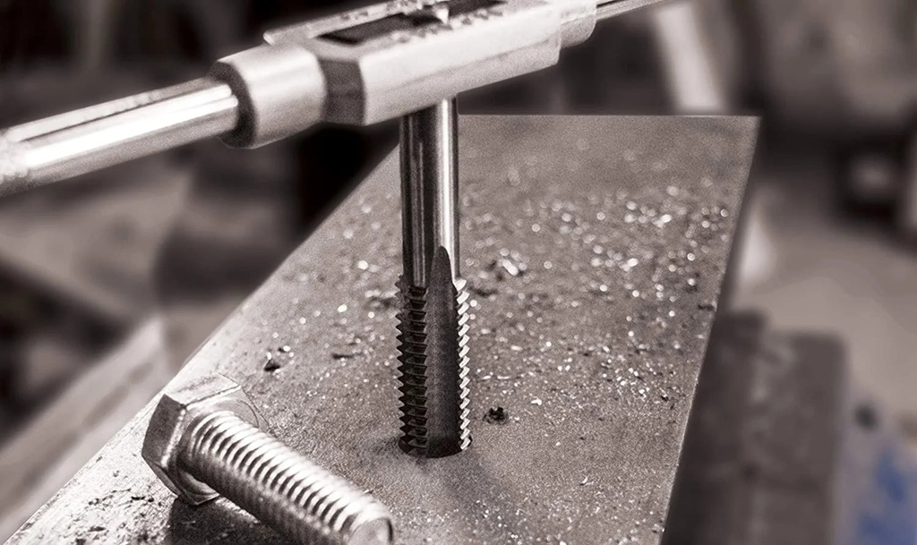 century-drill-tool-metric-tap-and-die-40-pc-set-98912-09-bbb1e776b217d56b7ff301af963207bc.jpg
