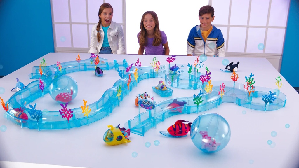 zhuzhu-aquarium-motorized-fish-toy-finnegan-the-clown-fish-no-water-no-mess-all-fun-03-9731e7513d200142c03d62cc9f904c5c.jpg