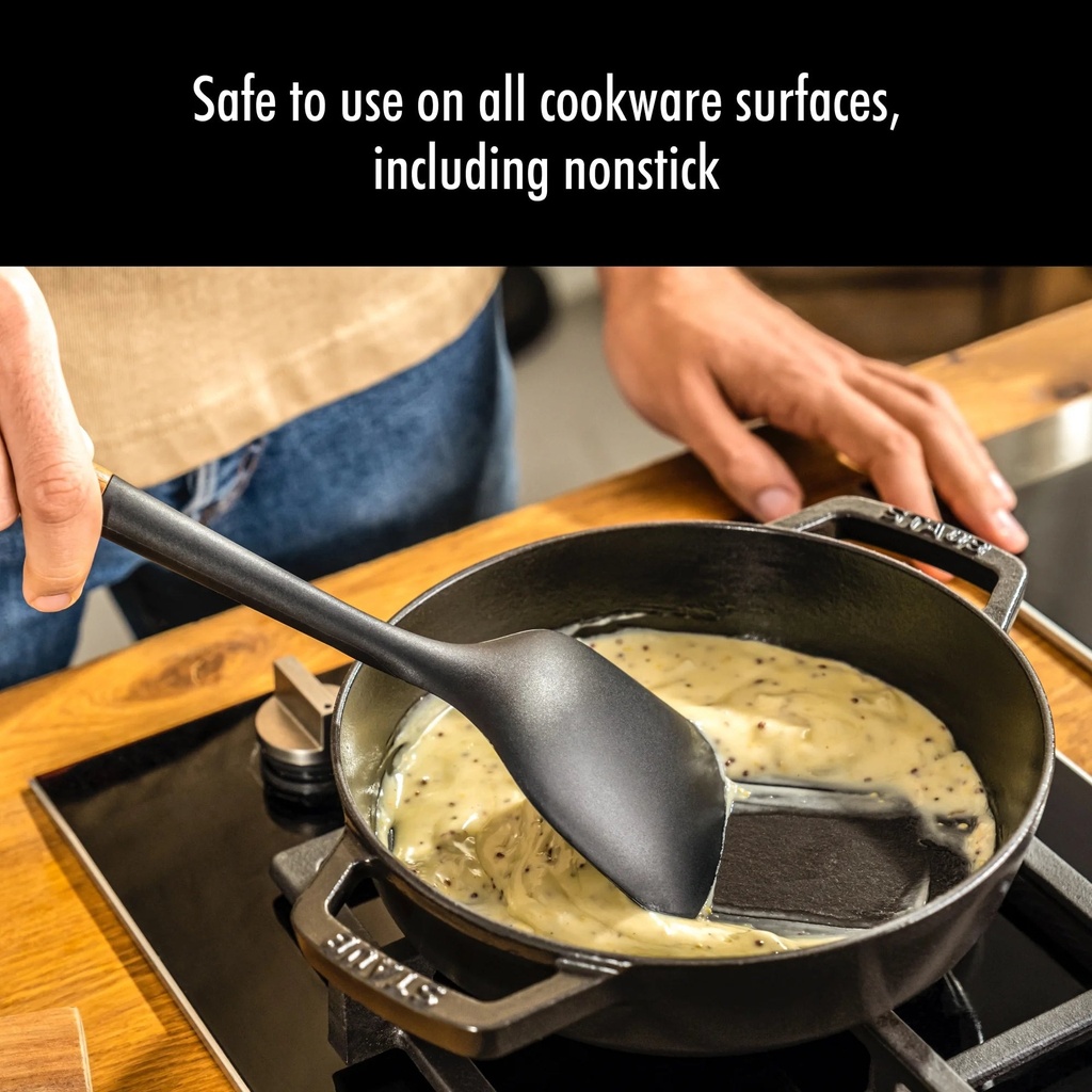 staub-wok-turner-05-7ecf39556f55214bad505591a494e8ab.jpg