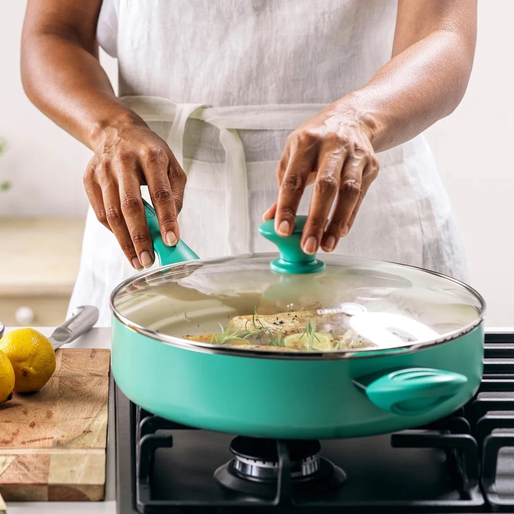 greenpan-rio-ceramic-nonstick-5-quart-saute-pan-with-lid-turquoise-04-b04f17d36dea76a7de06dcd404746121.jpg