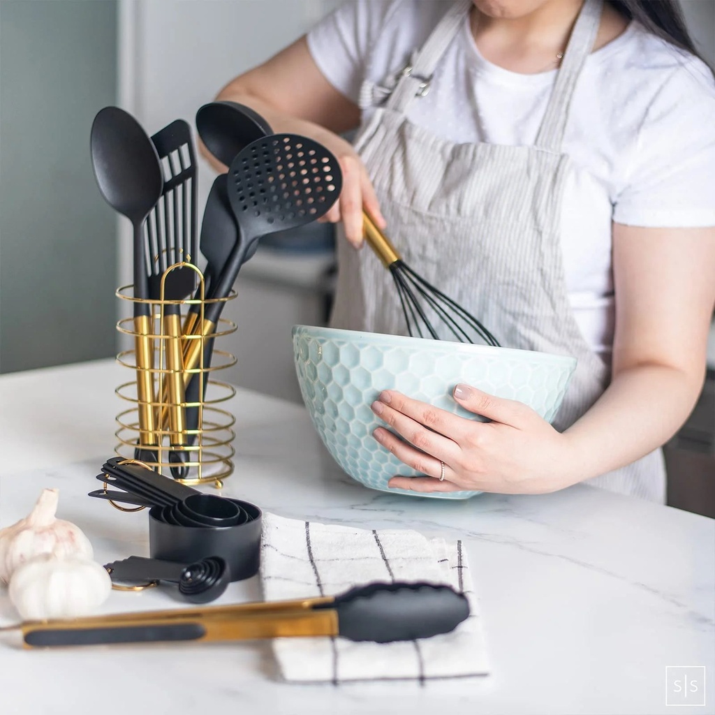 styled-settings-black-and-gold-silicone-kitchen-utensils-set-06-d0cc3dc39a42849cfdd204b817aabfbd.jpg