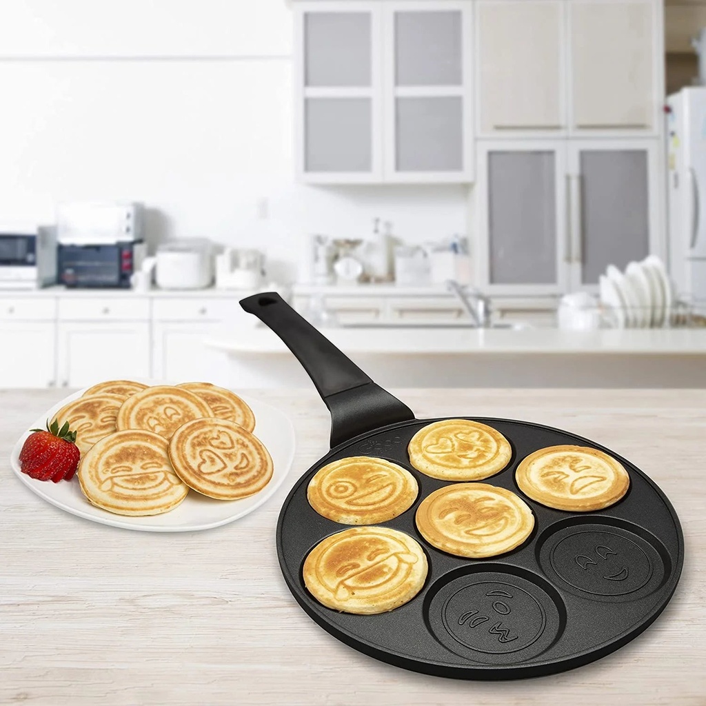 cucinapro-smiley-face-friends-mini-pancake-pan-make-7-flapjacks-nonstick-griddle-for-breakfast-03-8624f462d52bdb6ab32b194d33ac4d6c.jpg