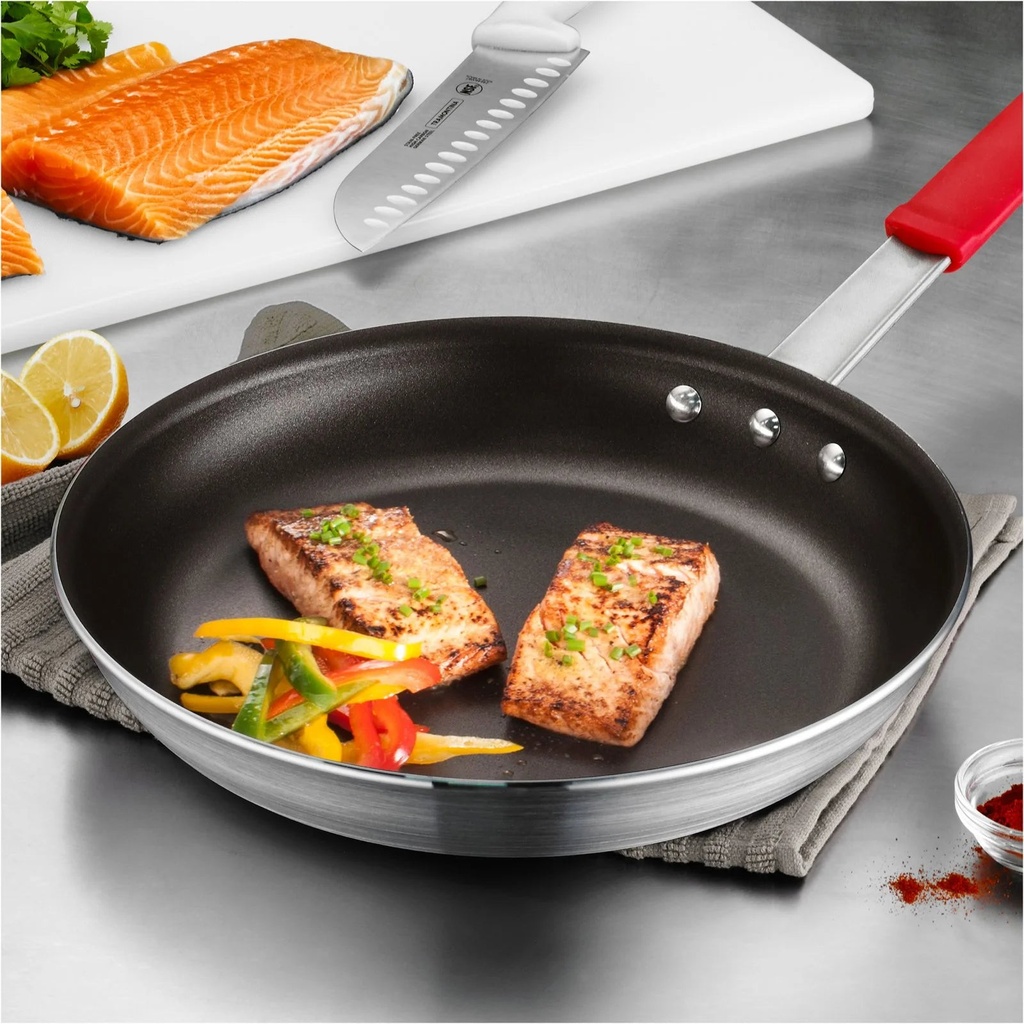 tramontina-commercial-8-non-stick-restaurant-fry-pan-05-20bbfe8636cee14768cc80ebdb38cd70.jpg