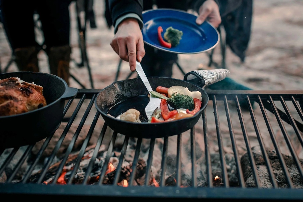 stansport-pre-seasoned-cast-iron-fry-pan-8-06-59fe90eb7bc0875dd9b39f79aaa90d62.jpg