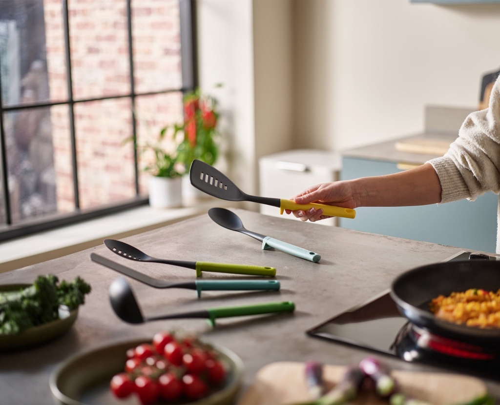 joseph-joseph-duo-5-piece-cooking-utensil-set-with-integrated-tool-rests-02-ac82db89-3382-406d-bd30-7a3cd4fe1ea8.93fd20762b39d84aaf5795d45f592ca7.jpg