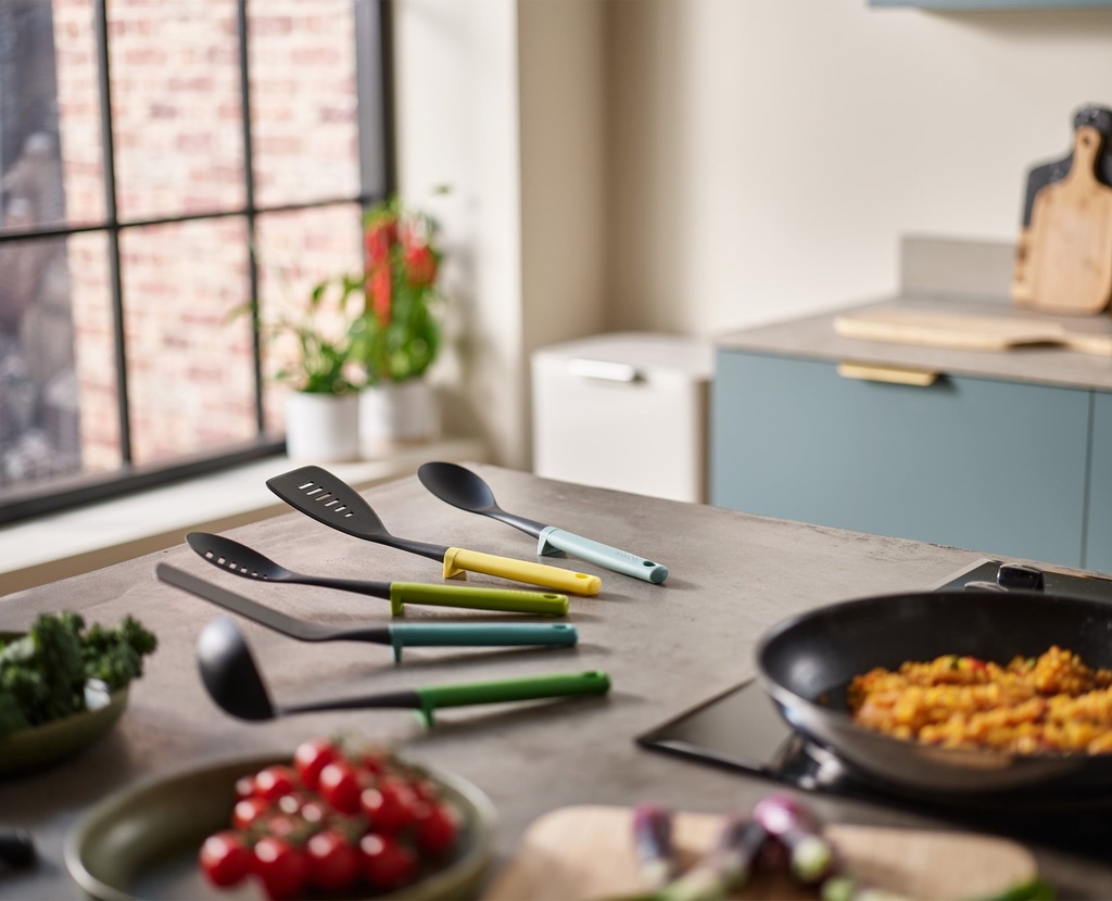 joseph-joseph-duo-5-piece-cooking-utensil-set-with-integrated-tool-rests-03-80e7177f-45c0-4dc0-aac2-000c387521e2.b701dda9c44a822088c92ad870ea7fd5.jpg