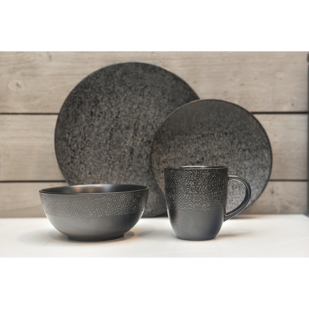 red-vanilla-matrix-black-16pc-dinner-set-03-4e1e813f-f049-4e7a-bfde-4c19c3ca8746_1.2bd9a60290652dcc7de12de0ad0e63b4.jpg