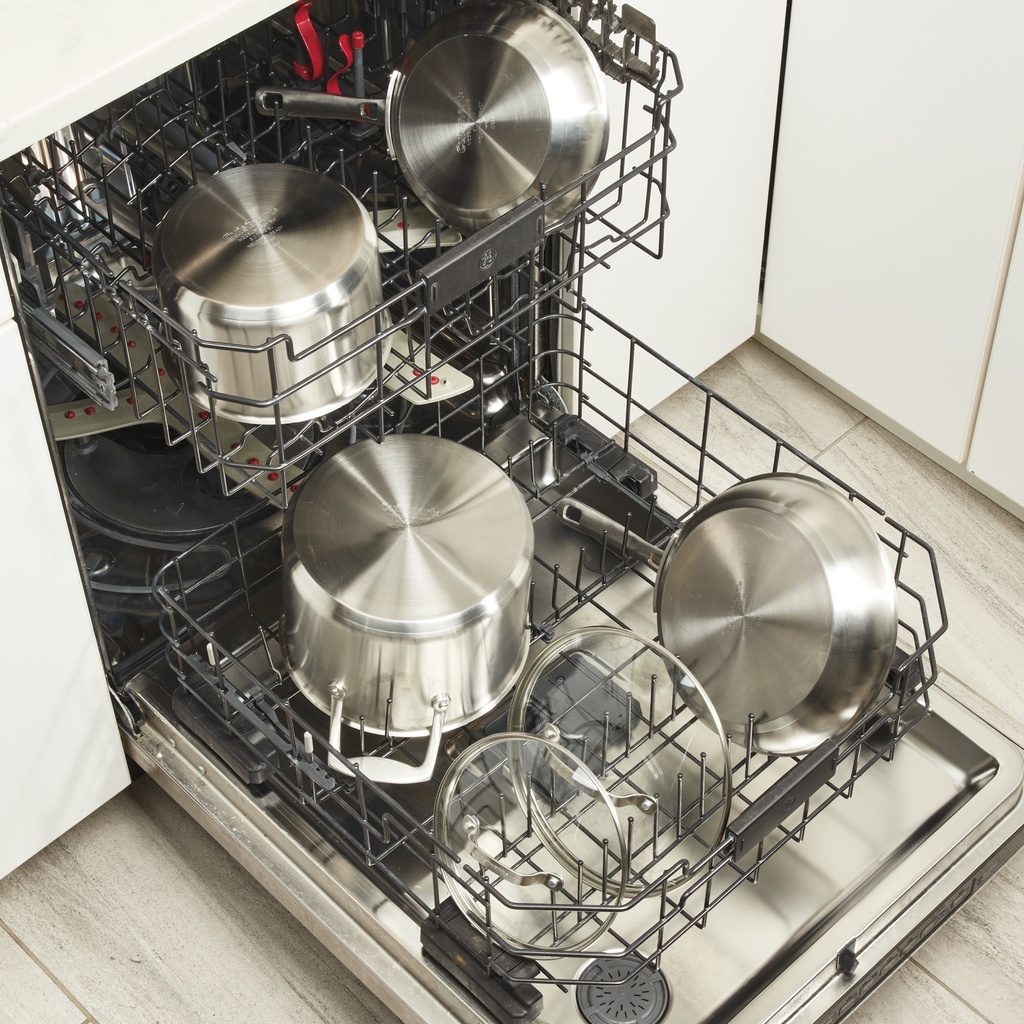 cuisinart-advantage®-pro-premium-stainless-steel-cookware-2-5-qt-saucepan-with-cover-92195-18-05-7c40e6ba-b89d-451c-b287-96ba1e4e31db.8b9c999e1784244e8b00b2fcdefb21f1.jpg