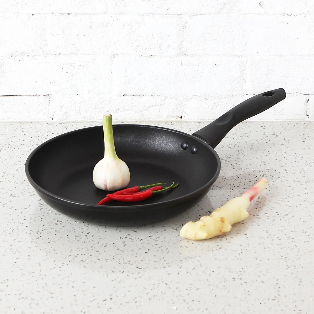 mainstays-9-5-non-stick-aluminum-alloy-skillet-black-dishwasher-safe-02-f532bcc6fde3f8fa7cb6abba21f2738b.jpg