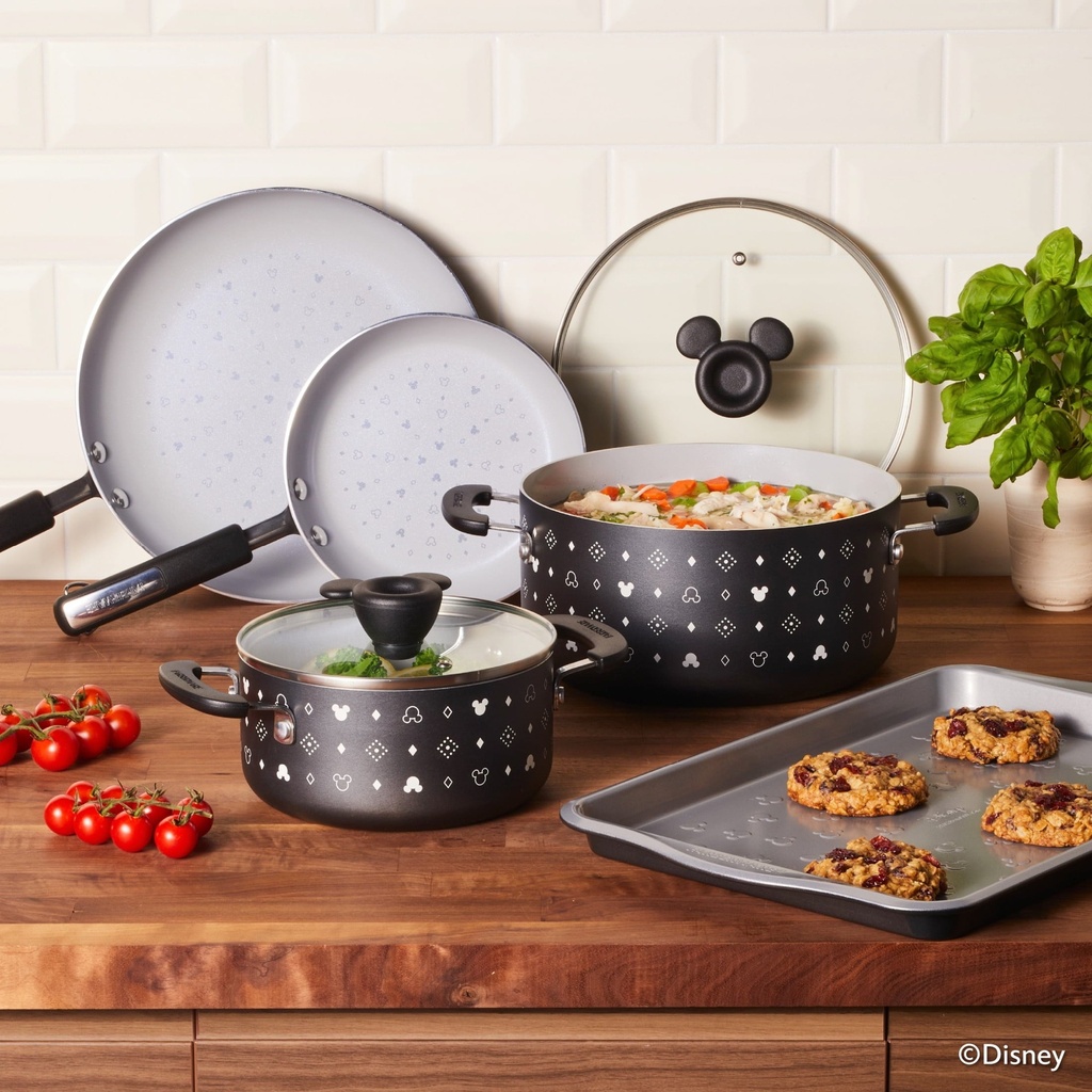 farberware-disney-7-piece-ceramic-nonstick-pots-and-pans-set-black-02-88740d64-66b4-4255-83fc-dd7e1d32ef51.856e4a5290b9e11c58384fdaa7db9519.jpg