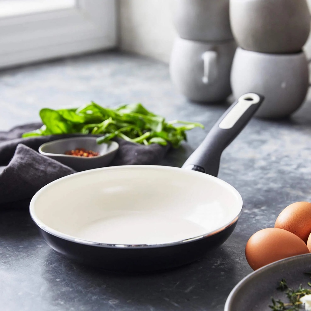 greenpan-rio-ceramic-nonstick-7-frypan-black-02-551a7bac4f6c328c6689ed7226b18e28.jpg